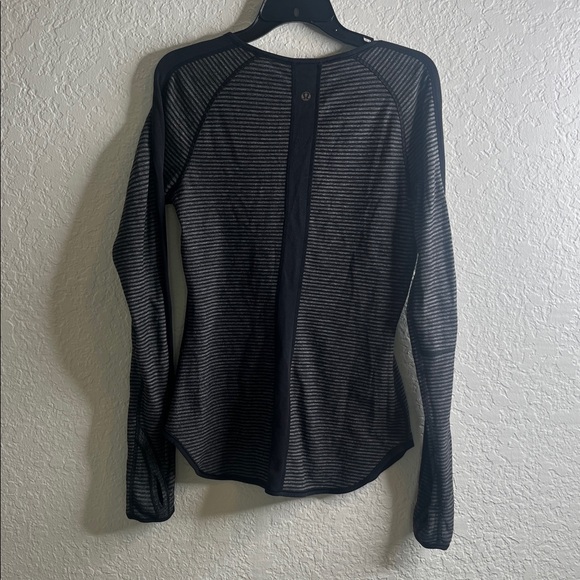 Lululemon Runder Under Reversible Long Sleeve Shirt - Picture 8 of 8